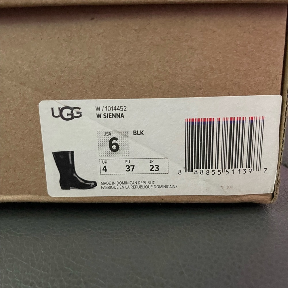 UGG Sienna Rain Boot size 6 - BNIB